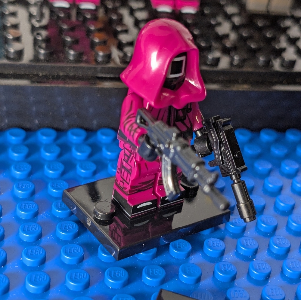7 Minifigures- Netflix Squid Game the Challenge Building Block Toy Action Figure - Picture 10 of 11